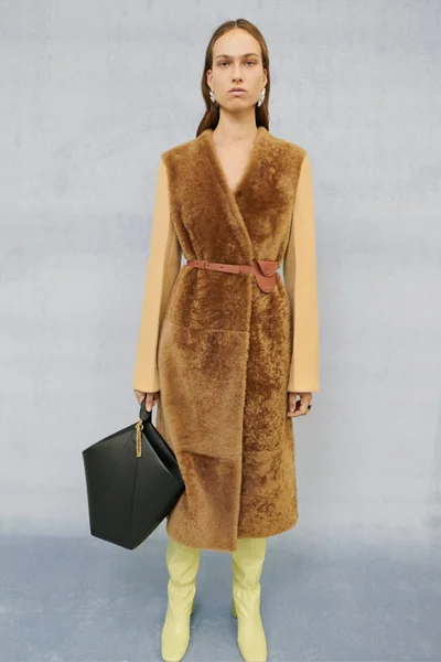 Look 10